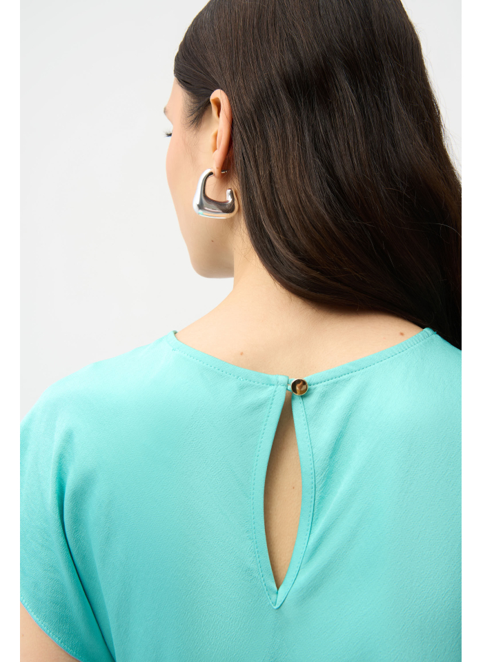 Joseph Ribkoff 261149 Satynowa bluzka z efektownym podpięciem w talii.