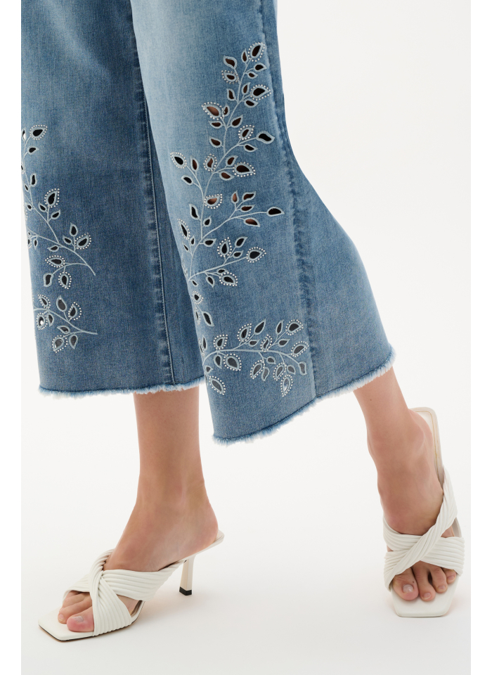 Joseph Ribkoff 262915 jeasowe kuloty subtelnie zdobione haftem i dżetami